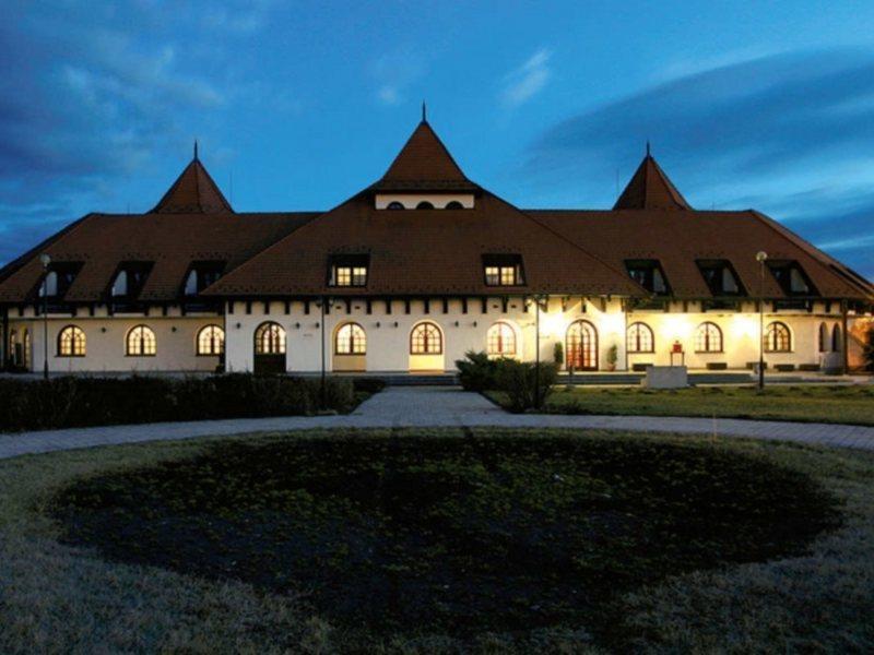 Hortobagy Club Hotel Extérieur photo